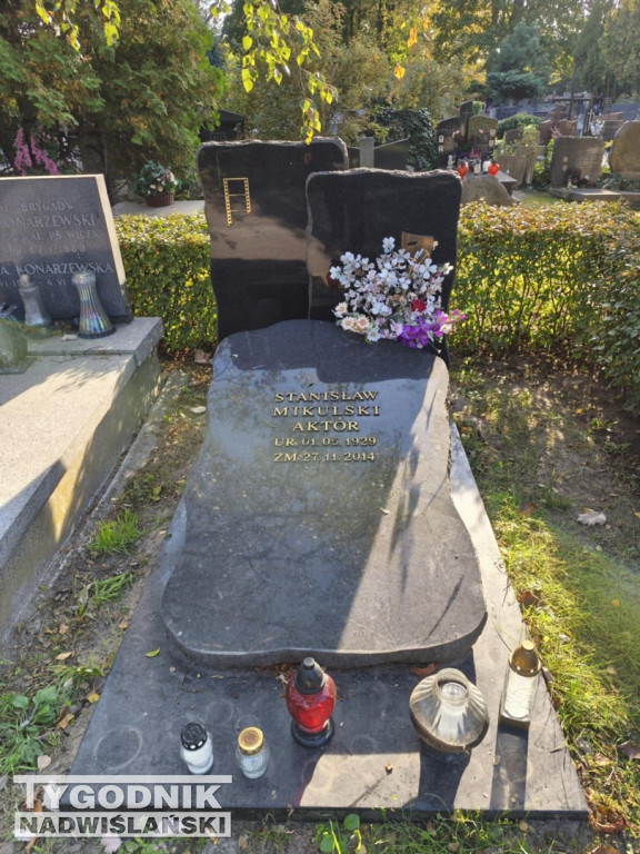 Groby sławnych osób na Wojskowych Powązkach