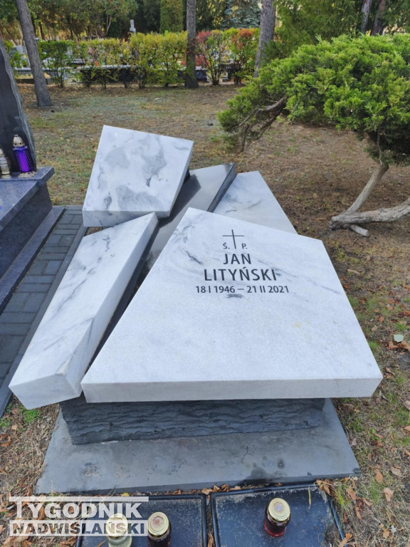 Groby sławnych osób na Wojskowych Powązkach