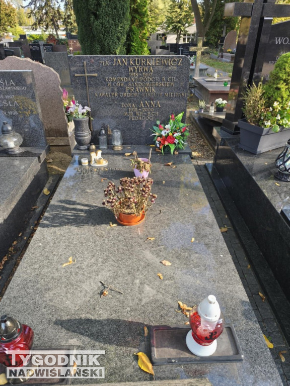 Groby sławnych osób na Wojskowych Powązkach