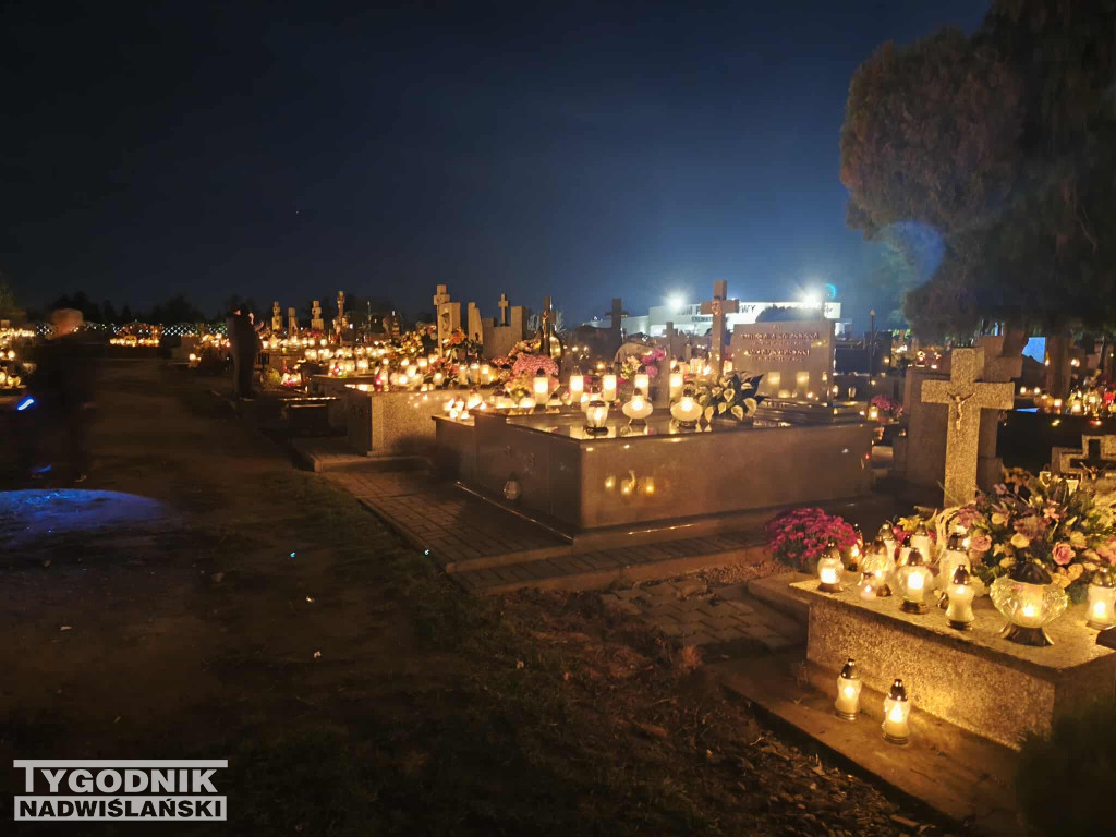 Sandomierskie cmentarze nocą