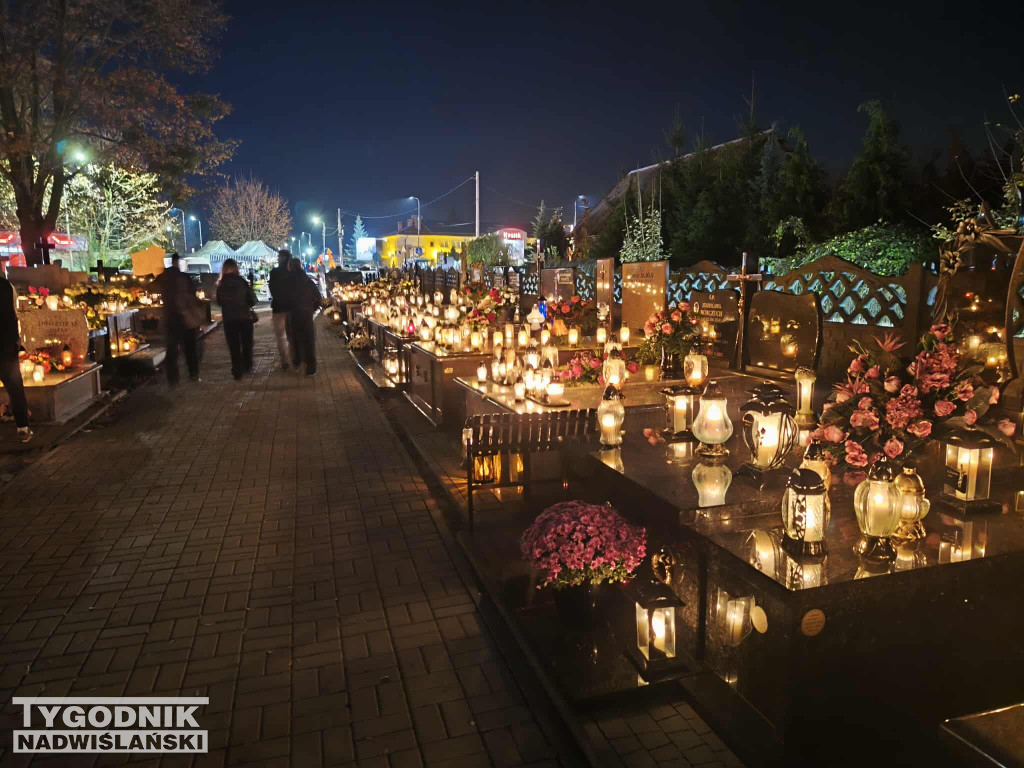 Sandomierskie cmentarze nocą