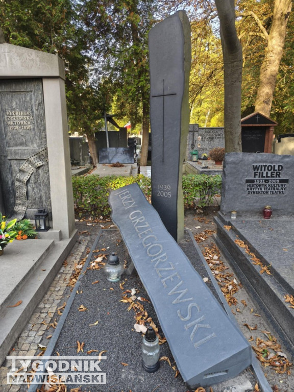 Groby sławnych osób na Wojskowych Powązkach