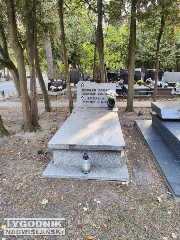 Groby sławnych osób na Wojskowych Powązkach