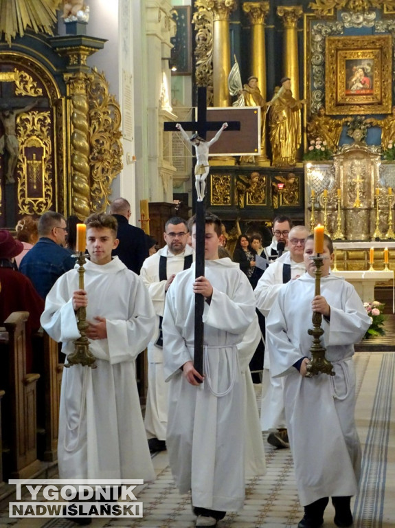 Procesja do krypty Tarnowskich w Tarnobrzegu