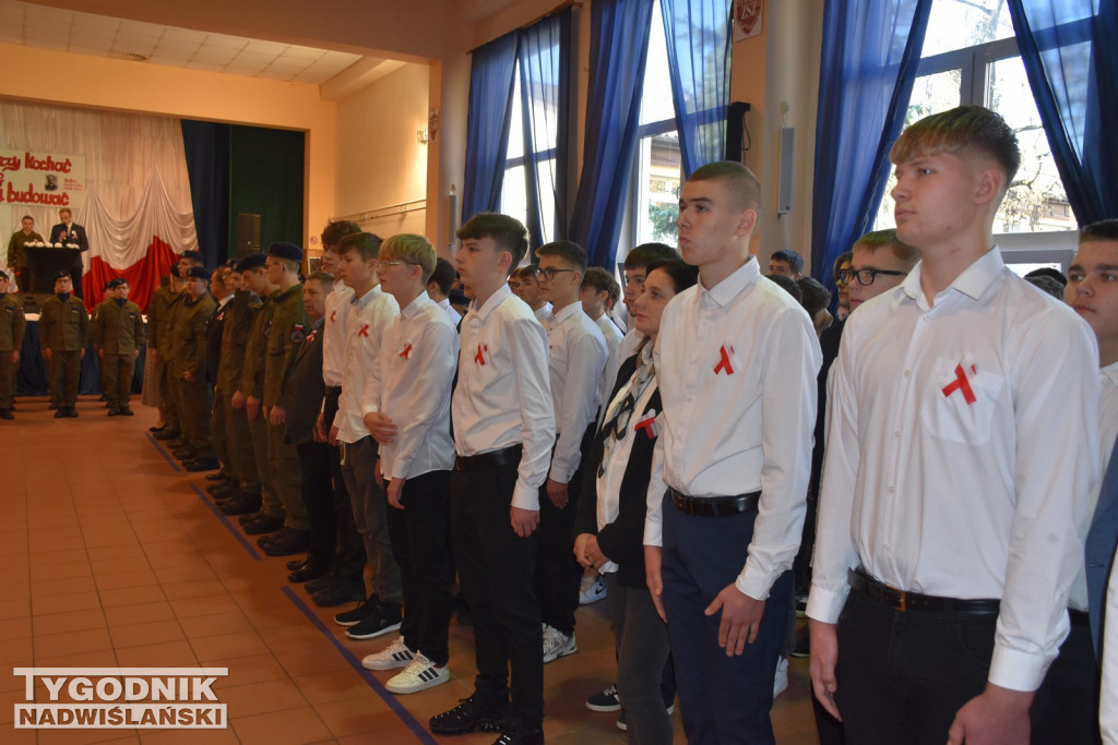 Ślubowanie klas pierwszych w ZSz w Staszowie