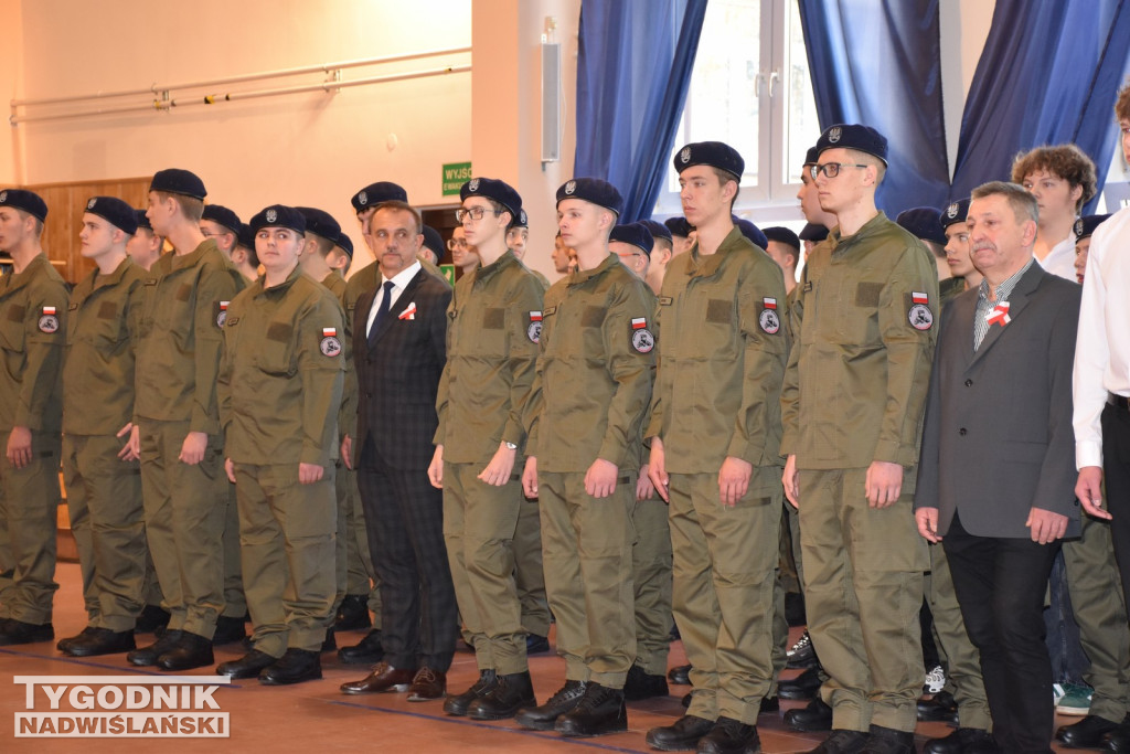 Ślubowanie klas pierwszych w ZSz w Staszowie