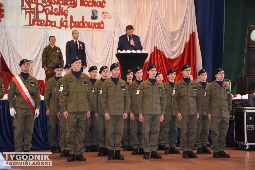 Ślubowanie klas pierwszych w ZSz w Staszowie