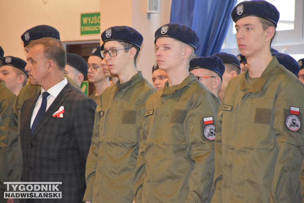 Ślubowanie klas pierwszych w ZSz w Staszowie