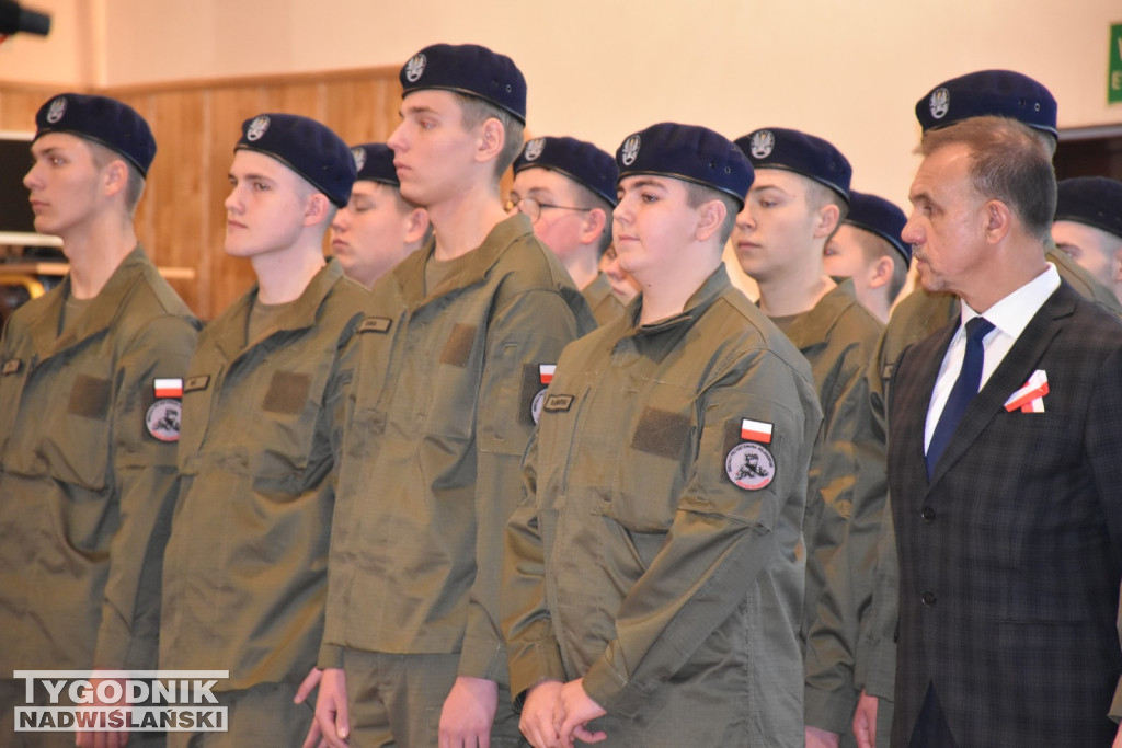 Ślubowanie klas pierwszych w ZSz w Staszowie