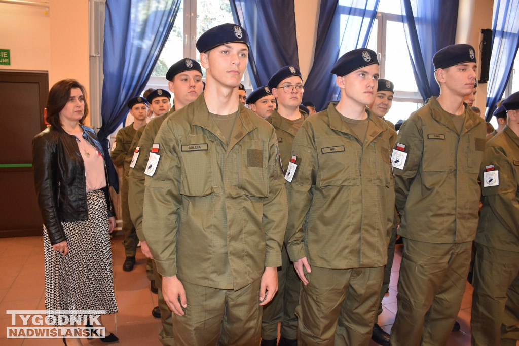 Ślubowanie klas pierwszych w ZSz w Staszowie