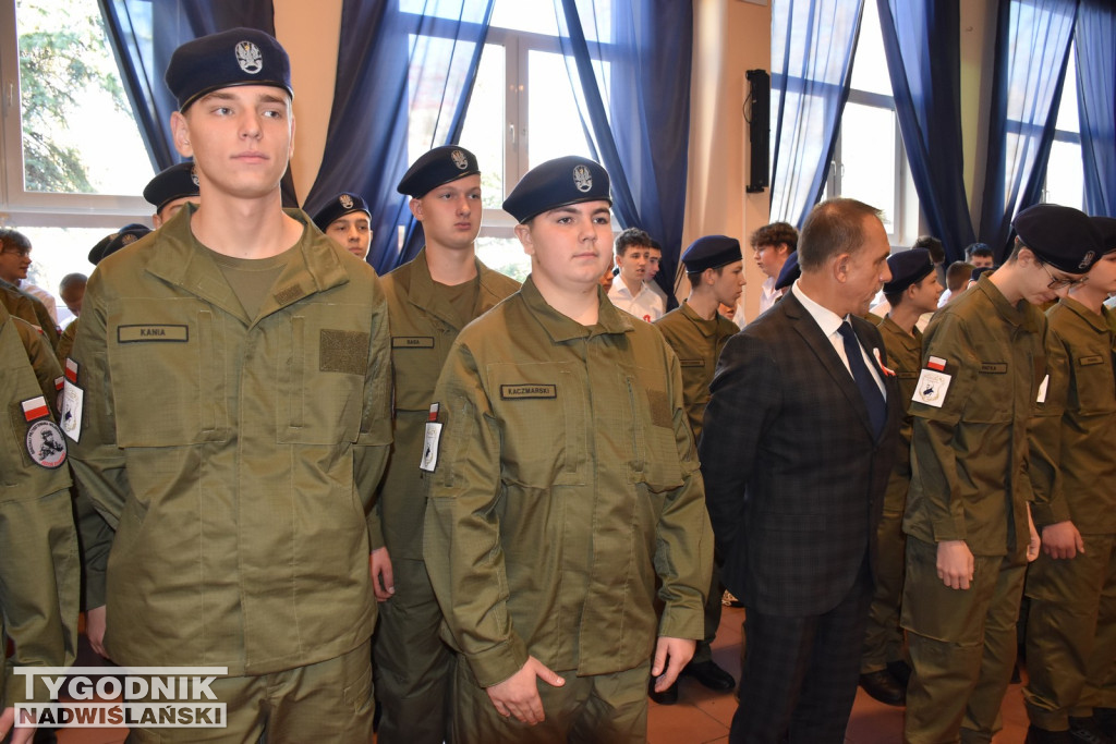 Ślubowanie klas pierwszych w ZSz w Staszowie