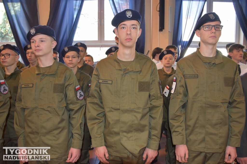 Ślubowanie klas pierwszych w ZSz w Staszowie