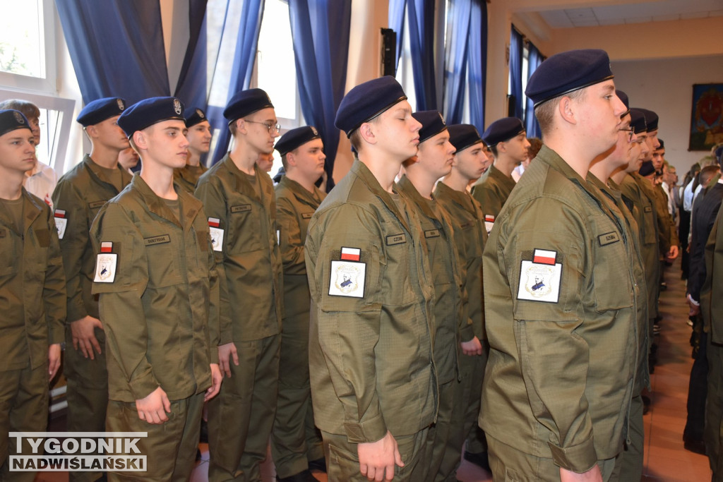 Ślubowanie klas pierwszych w ZSz w Staszowie