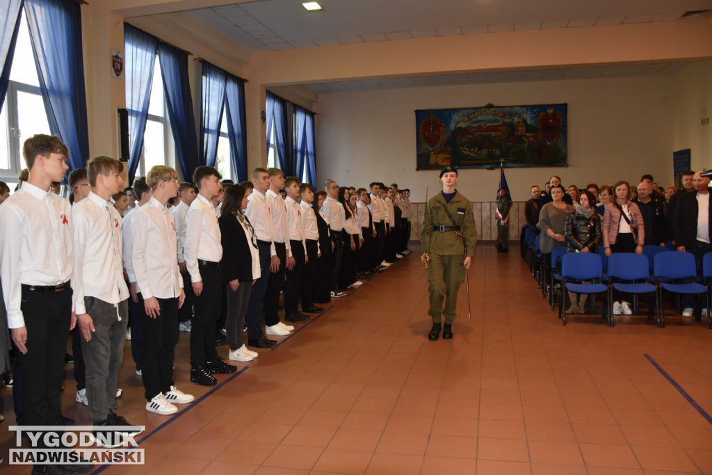 Ślubowanie klas pierwszych w ZSz w Staszowie