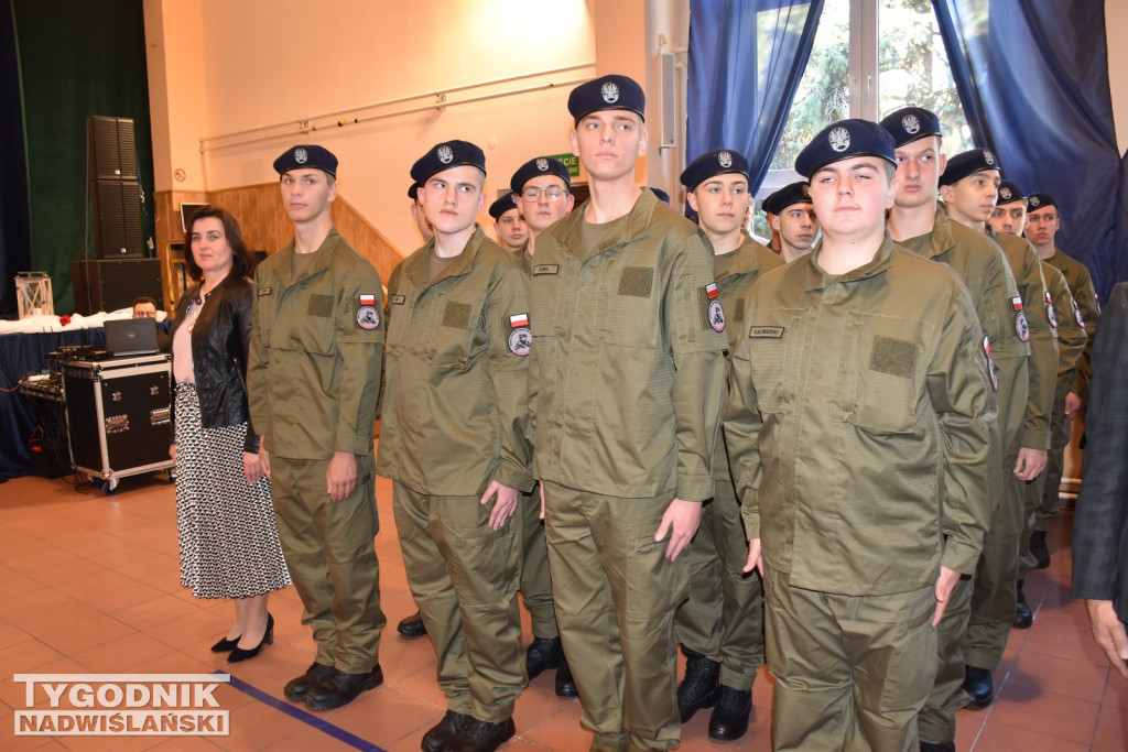 Ślubowanie klas pierwszych w ZSz w Staszowie