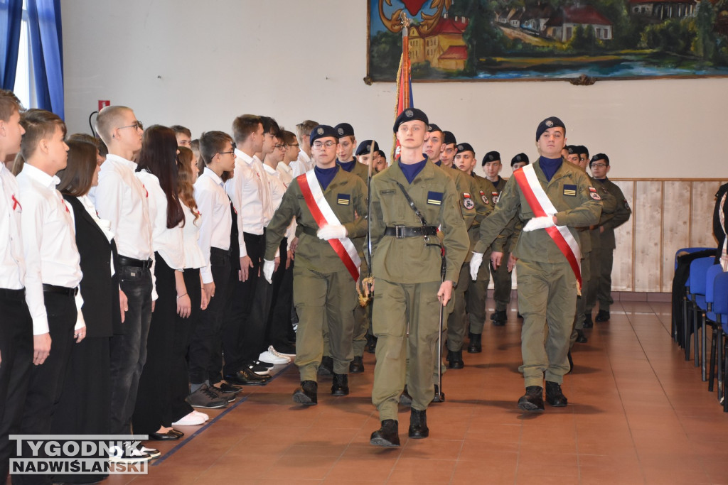 Ślubowanie klas pierwszych w ZSz w Staszowie