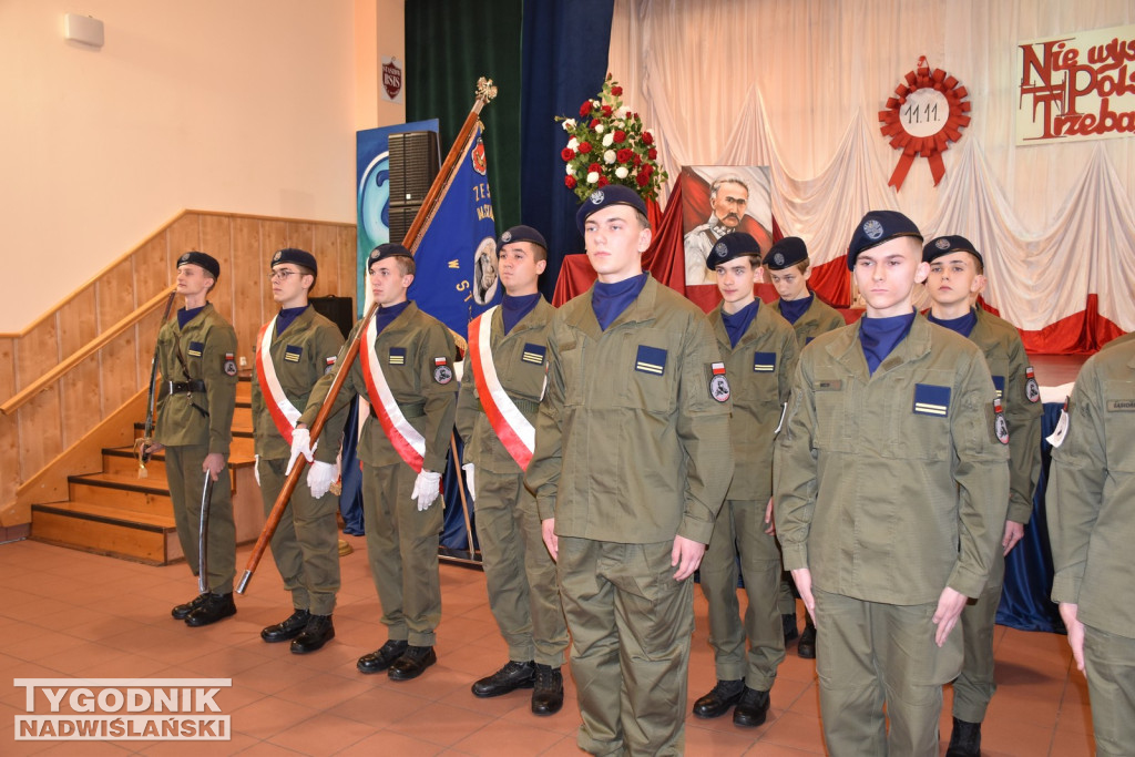 Ślubowanie klas pierwszych w ZSz w Staszowie