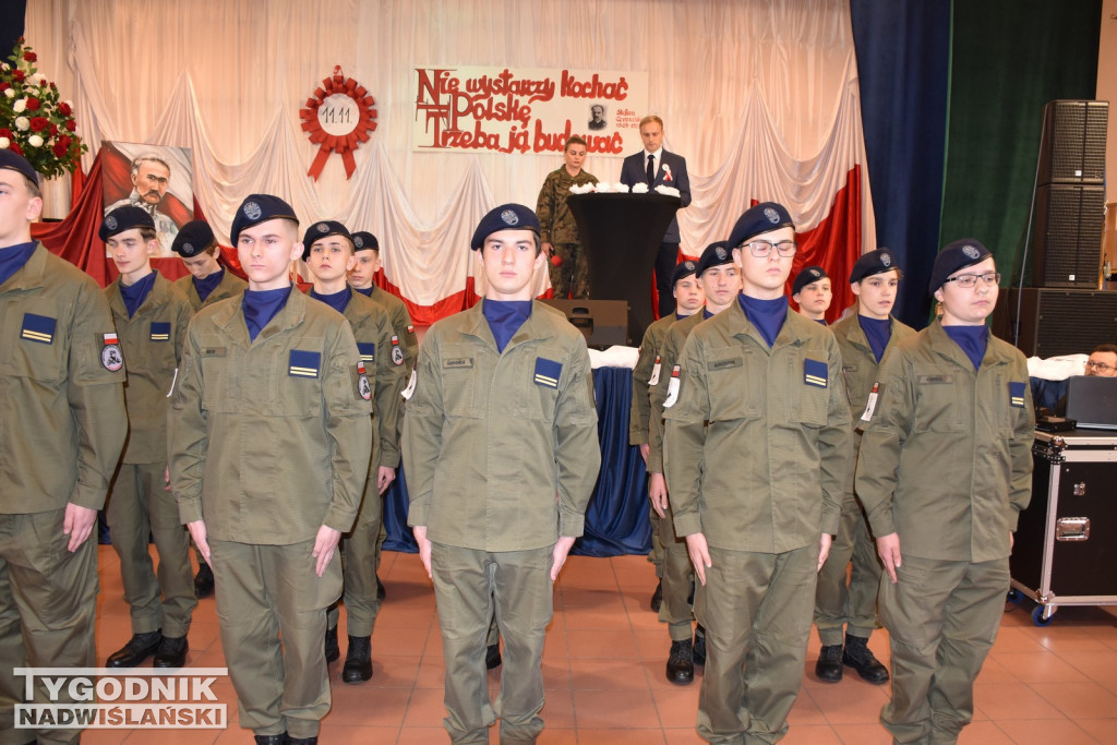 Ślubowanie klas pierwszych w ZSz w Staszowie