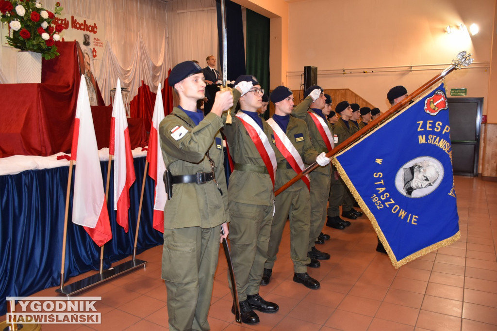 Ślubowanie klas pierwszych w ZSz w Staszowie