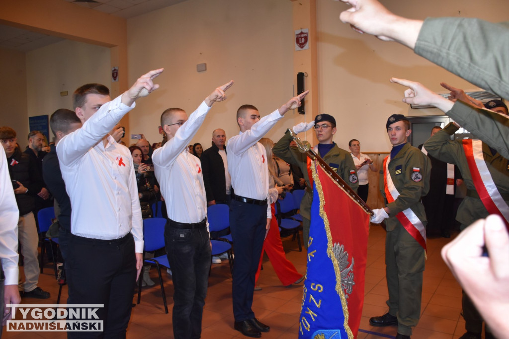 Ślubowanie klas pierwszych w ZSz w Staszowie