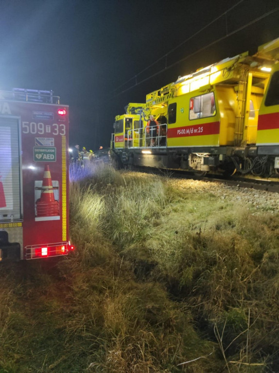 Zderzenie osobówki z pociągiem