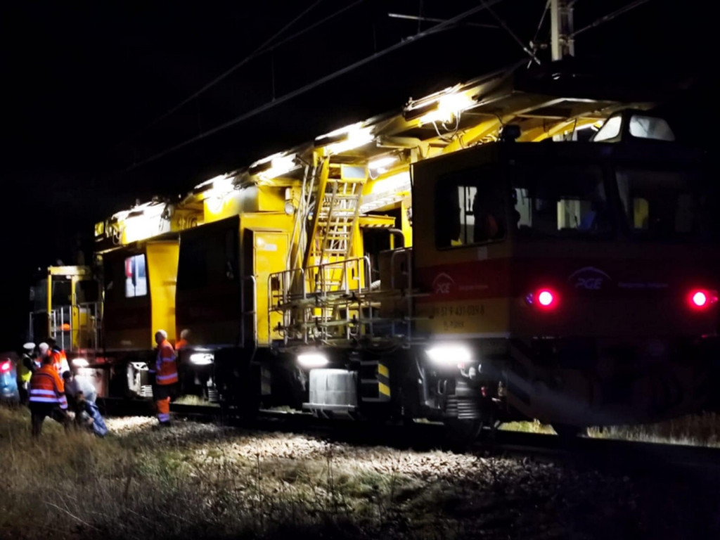 Zderzenie osobówki z pociągiem