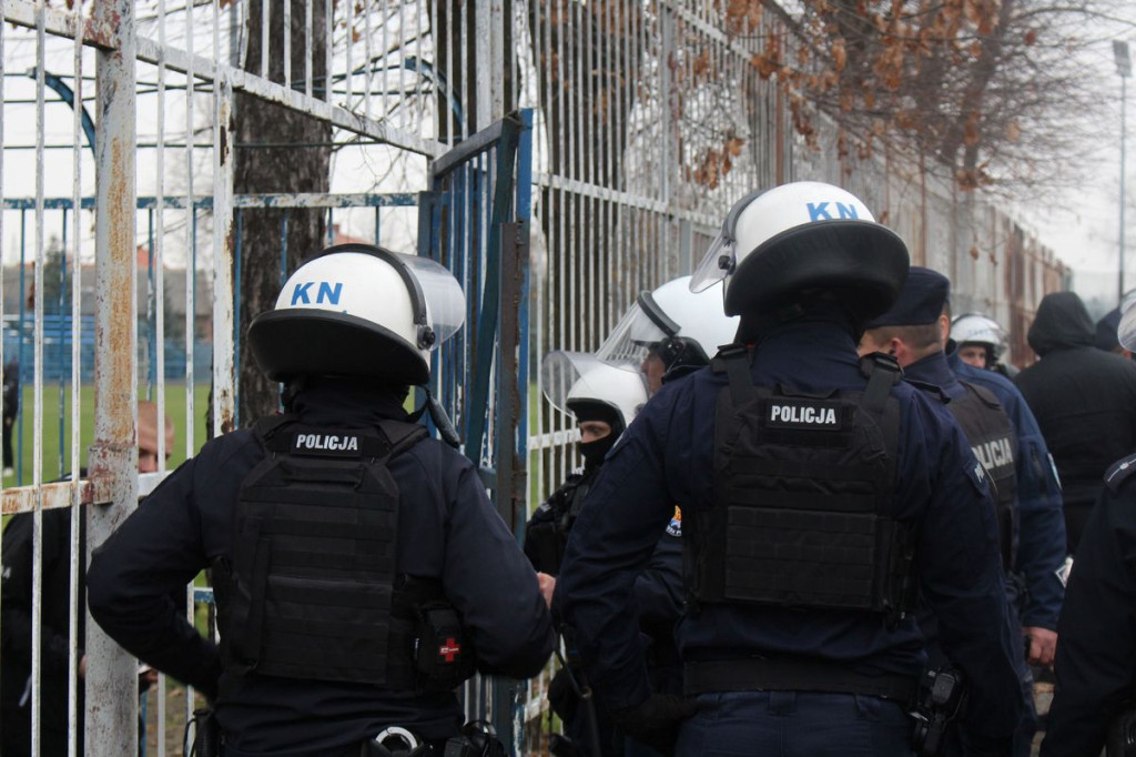 Policja na meczu Stal Gorzyce - Czarni Jasło
