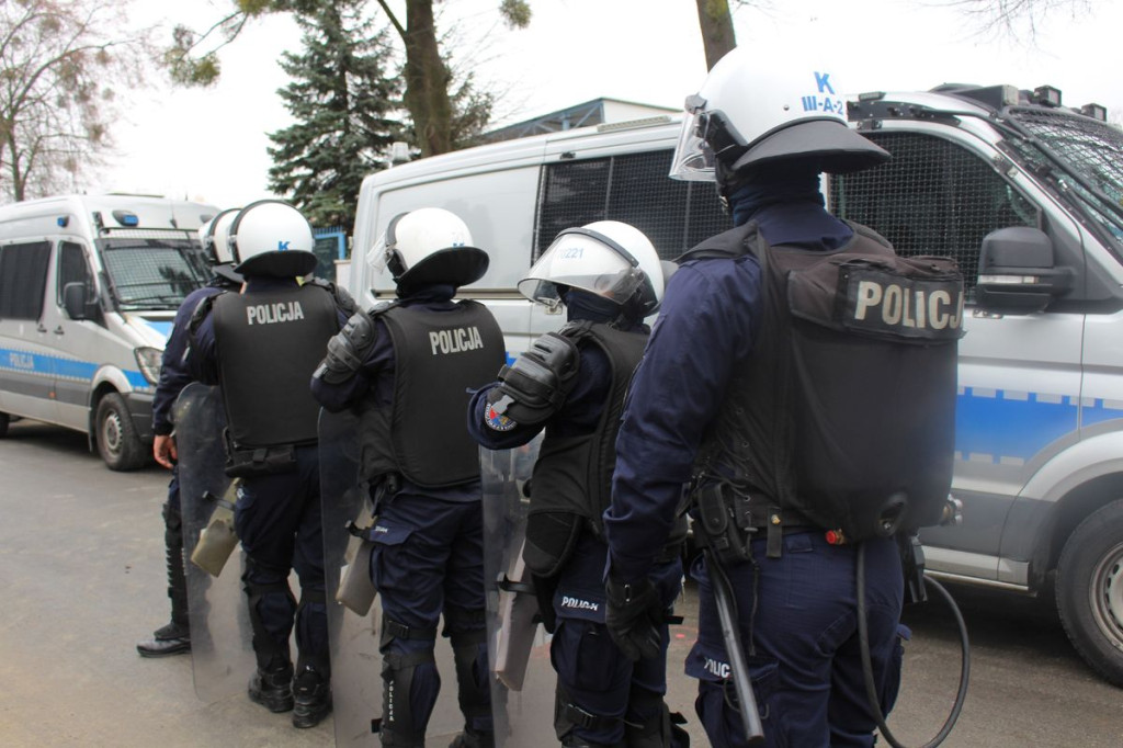 Policja na meczu Stal Gorzyce - Czarni Jasło