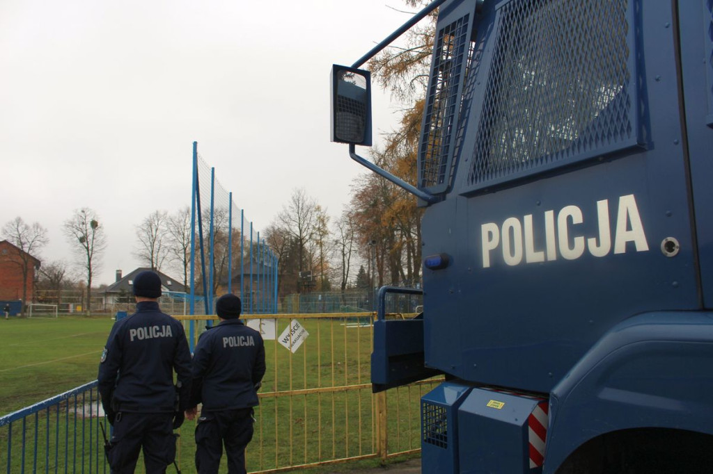 Policja na meczu Stal Gorzyce - Czarni Jasło