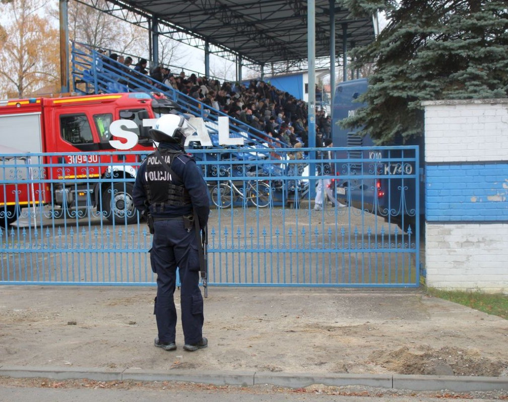Policja na meczu Stal Gorzyce - Czarni Jasło