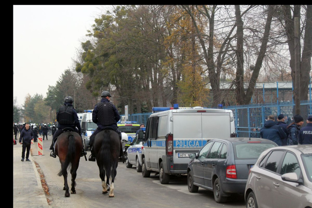 Policja na meczu Stal Gorzyce - Czarni Jasło