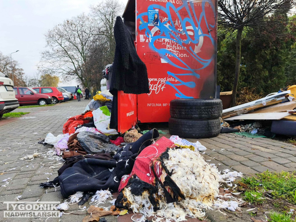 Spalony kontener na odzież w Tarnobrzegu