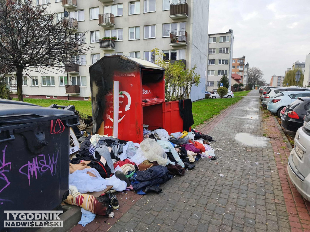Spalony kontener na odzież w Tarnobrzegu