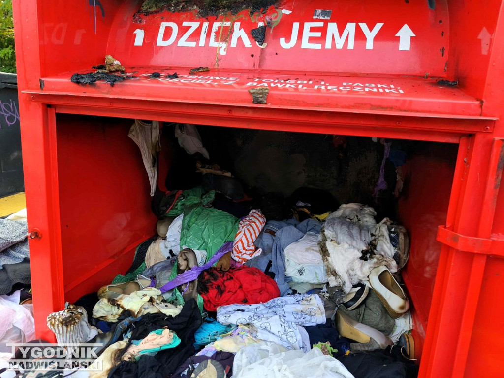 Spalony kontener na odzież w Tarnobrzegu
