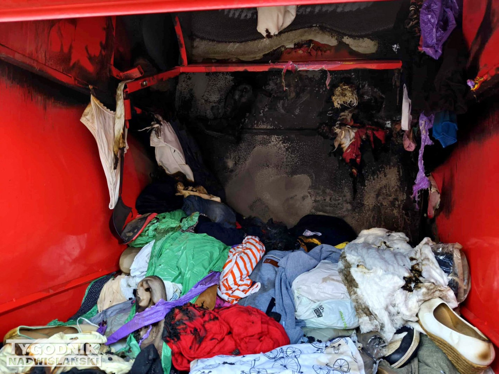 Spalony kontener na odzież w Tarnobrzegu