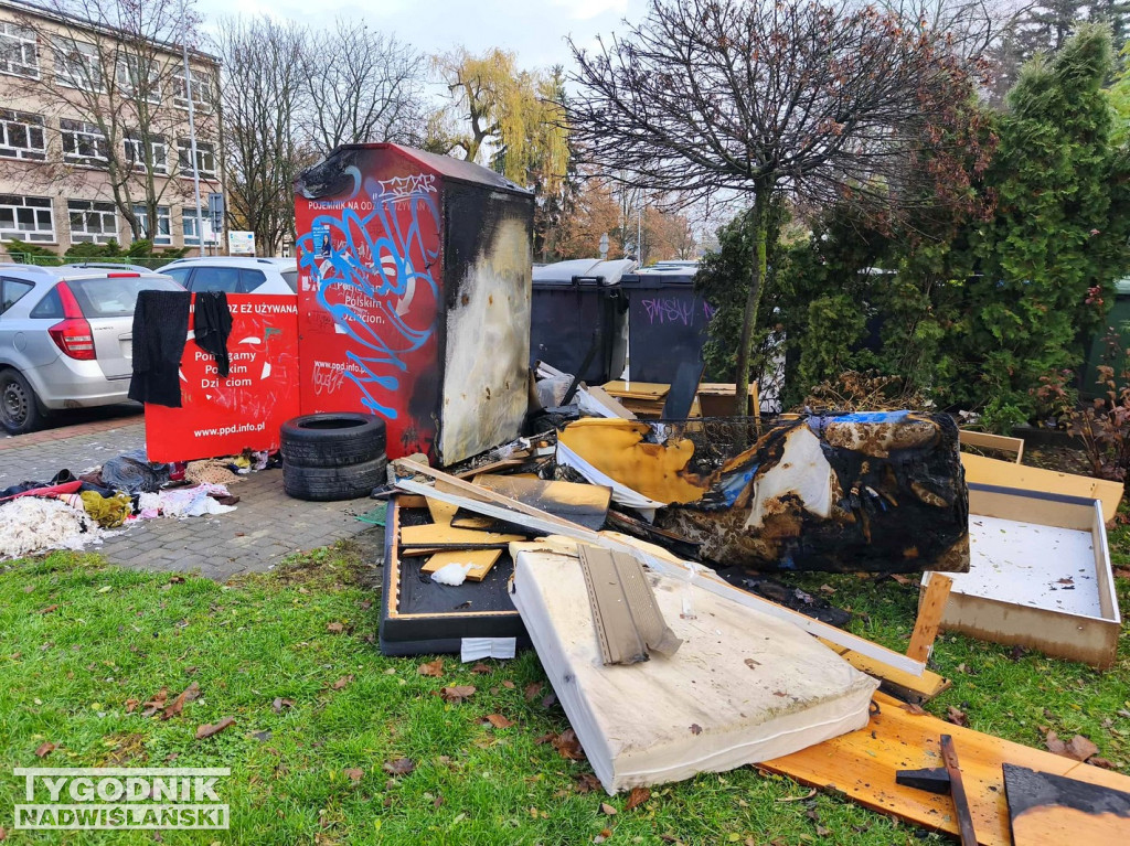 Spalony kontener na odzież w Tarnobrzegu