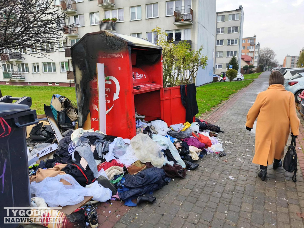 Spalony kontener na odzież w Tarnobrzegu