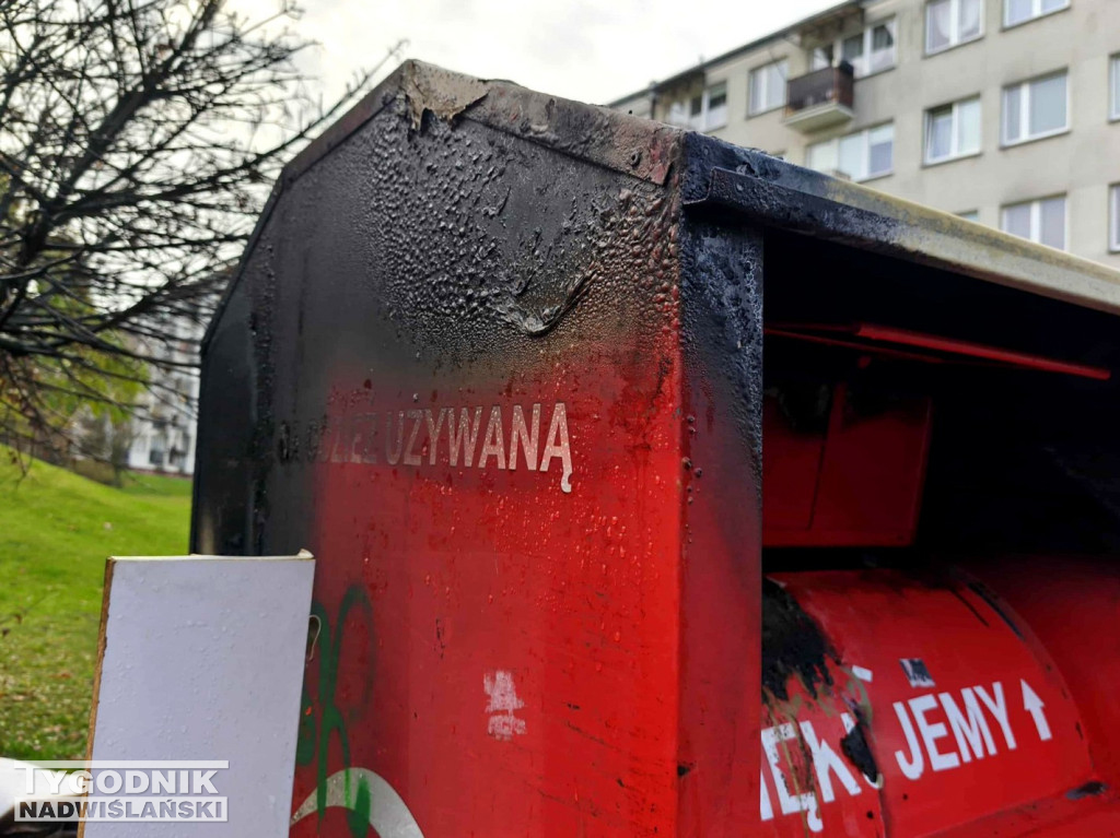 Spalony kontener na odzież w Tarnobrzegu