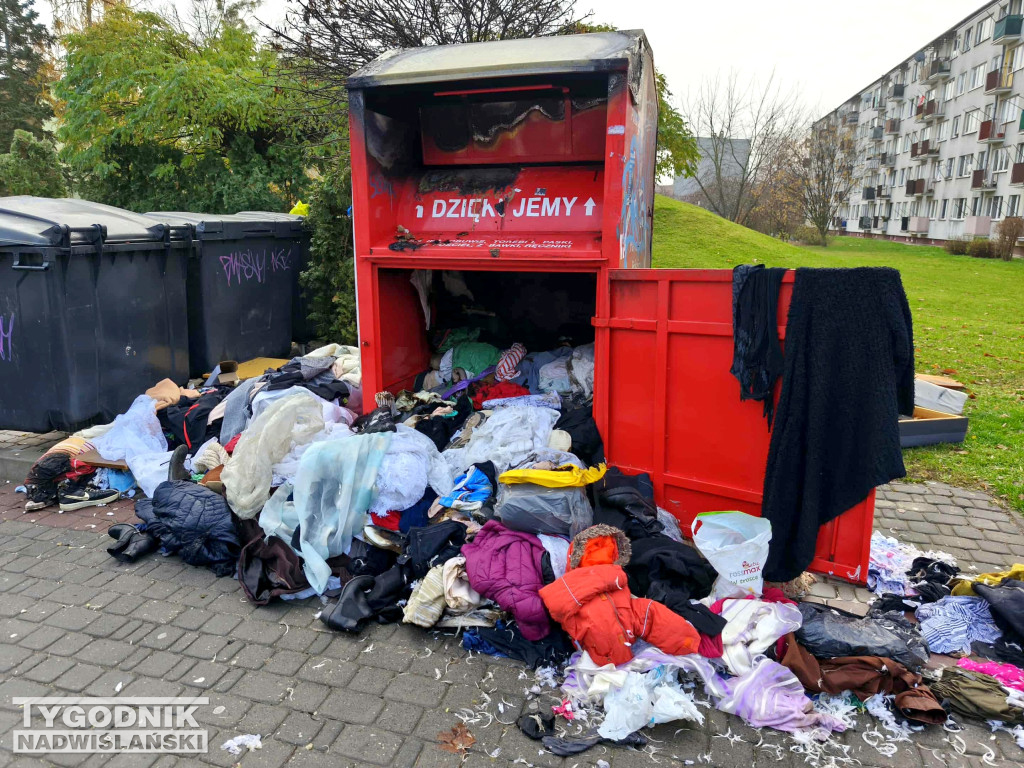 Spalony kontener na odzież w Tarnobrzegu