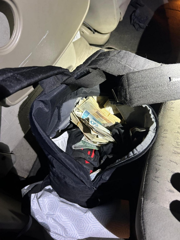 Zatrzymano samochód pełen pieniędzy