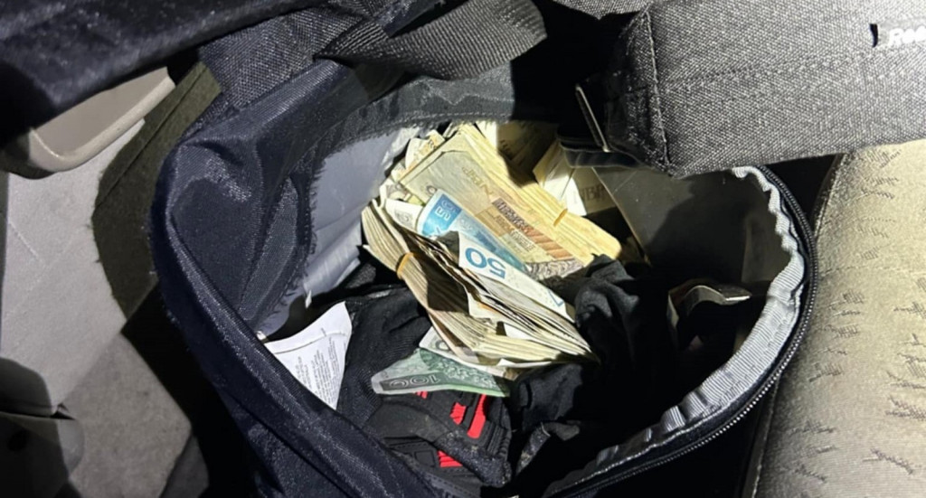 Zatrzymano samochód pełen pieniędzy