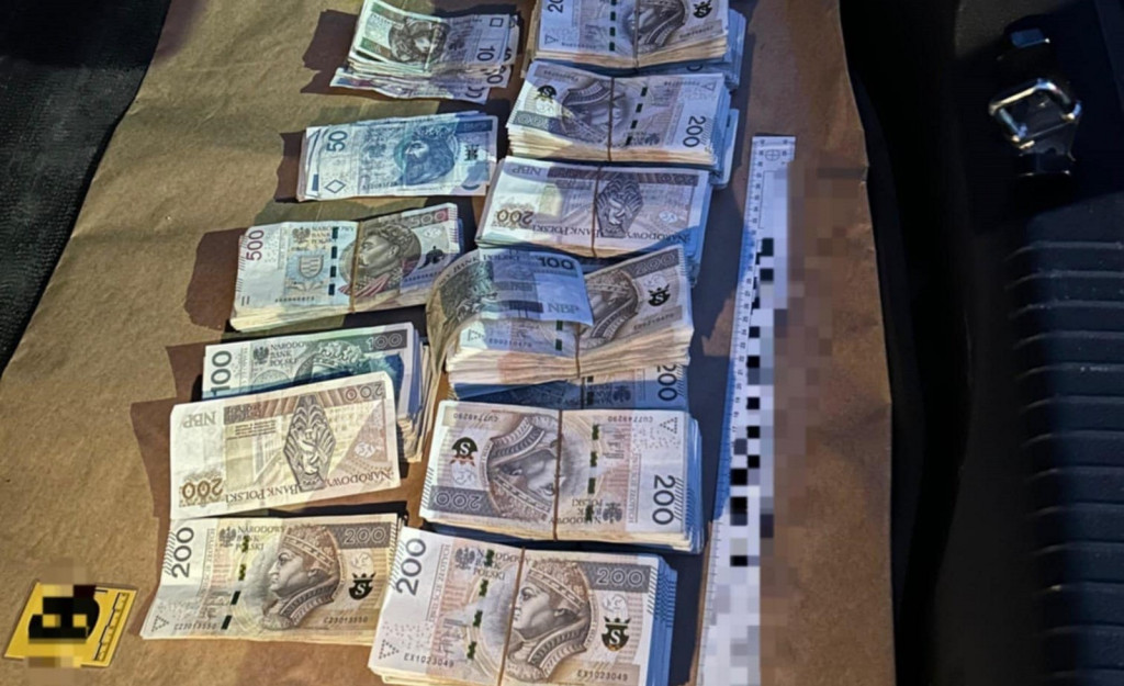 Zatrzymano samochód pełen pieniędzy