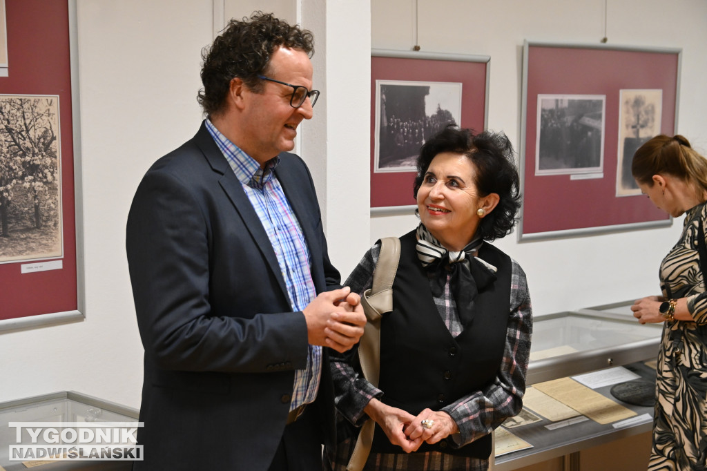 W Tarnobrzegu otwarto wystawę poświęconą M. Marczakowi