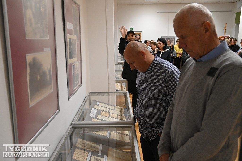 W Tarnobrzegu otwarto wystawę poświęconą M. Marczakowi