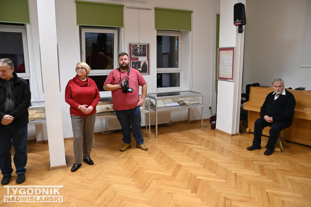 W Tarnobrzegu otwarto wystawę poświęconą M. Marczakowi