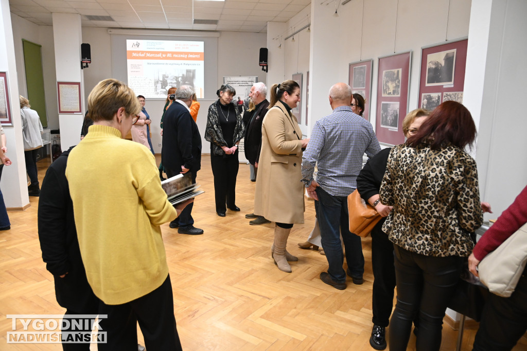 W Tarnobrzegu otwarto wystawę poświęconą M. Marczakowi