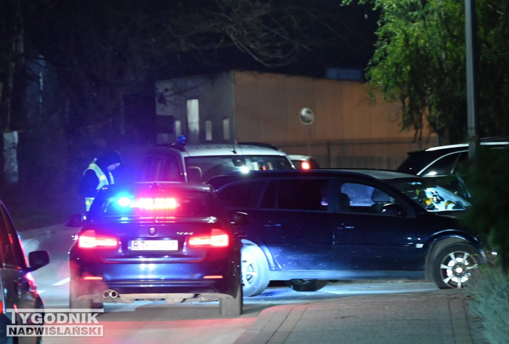 Opel Vectra wjechał w Mercedesa na ulicy Warszawskiej