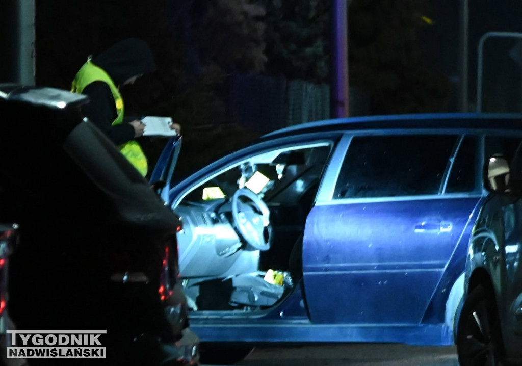 Opel Vectra wjechał w Mercedesa na ulicy Warszawskiej