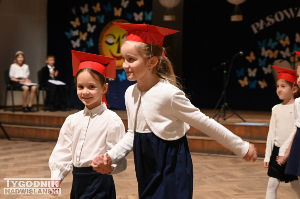 Pasowanie klas pierwszych w SP nr 10 w Tarnobrzegu