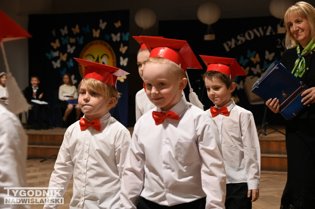 Pasowanie klas pierwszych w SP nr 10 w Tarnobrzegu